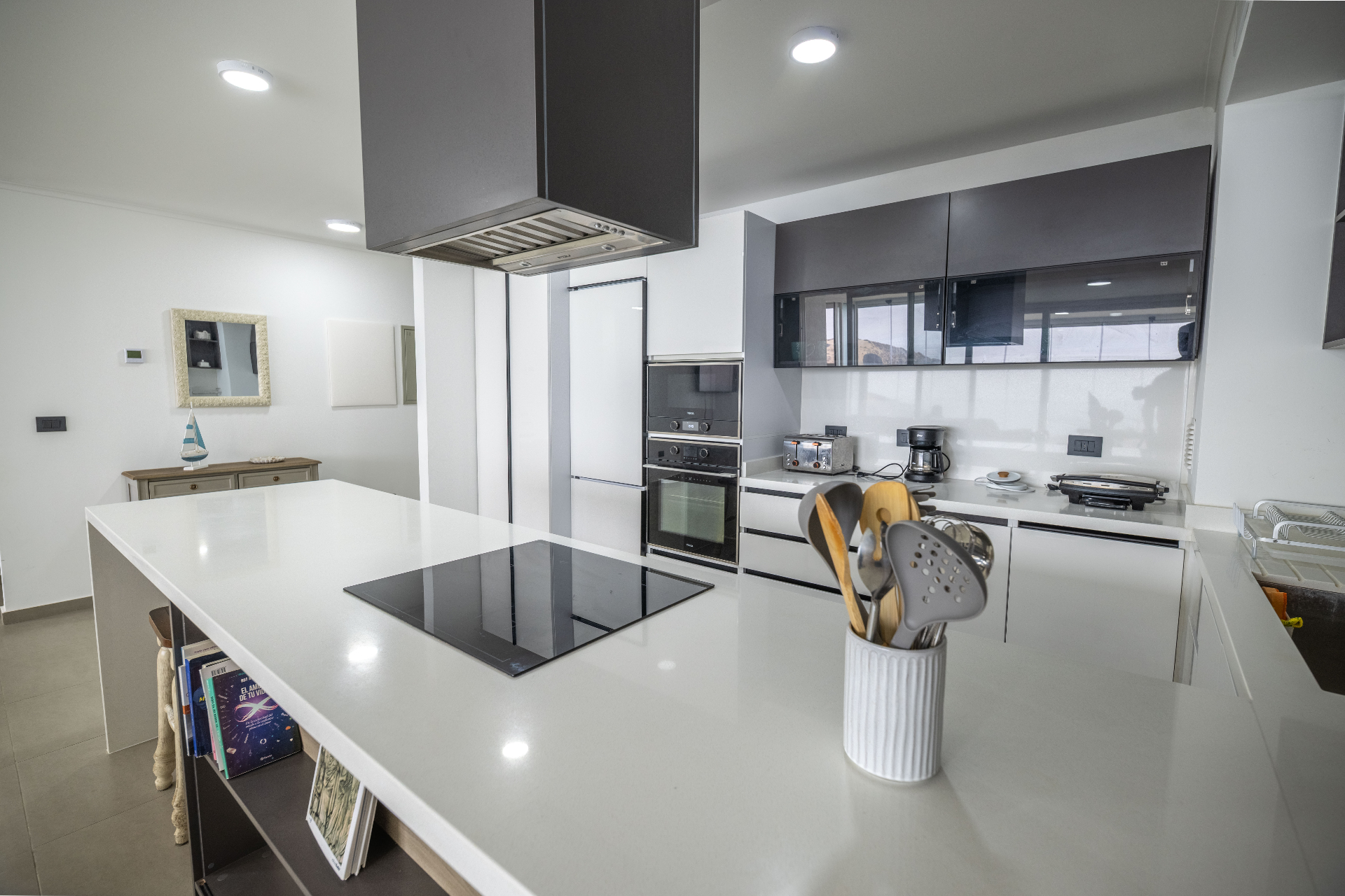 Cocina integrada al living del departamento C
